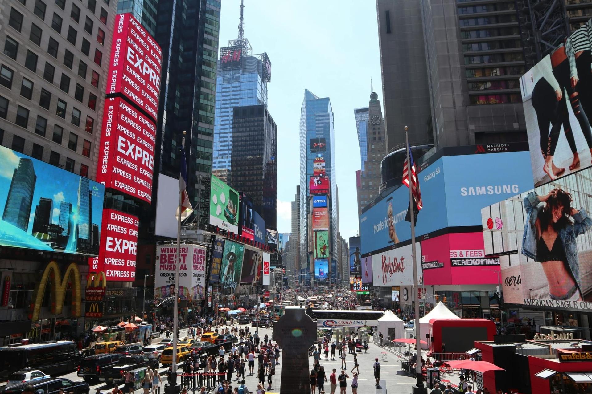 A History of Digital Signage: Timeline From 1990 to 2026